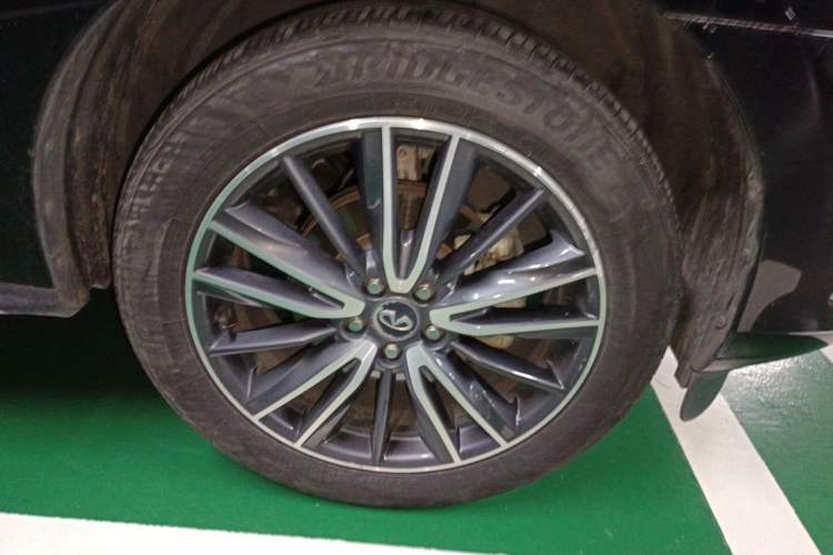 Used Infiniti QX60 2020 2.5 S/C Hybrid Two-Wheel-Drive Excellence Edition Right Front Wheel Hub