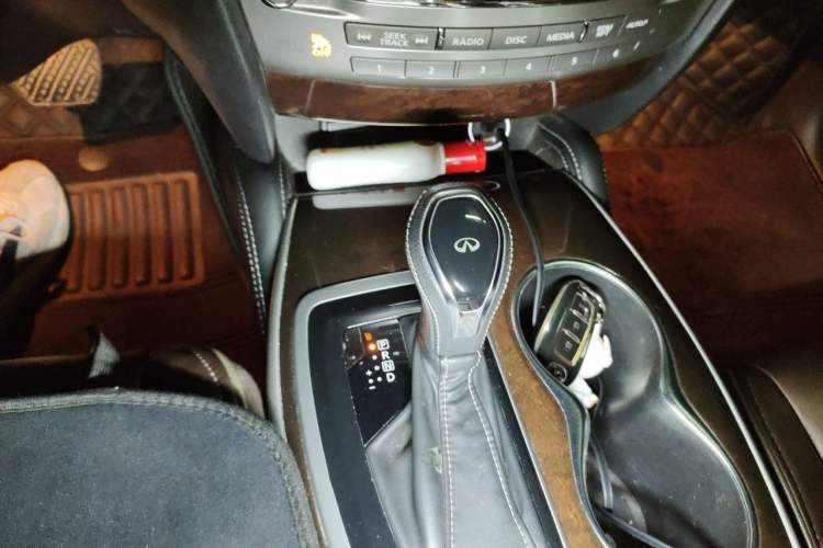 Used Infiniti QX60 2020 2.5 S/C Hybrid All-Wheel-Drive Versatile Edition Gear Lever