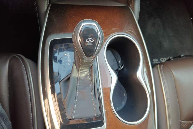 Used Infiniti QX60 2020 2.5 S/C Hybrid Two-Wheel-Drive Excellence Edition Gear Lever
