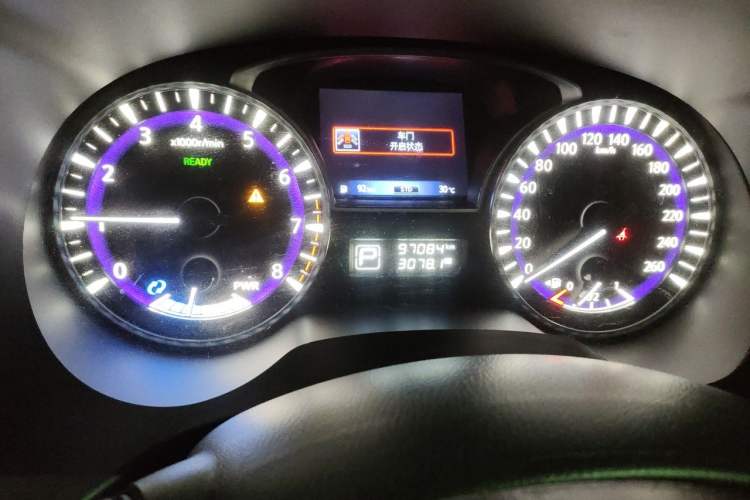 Used Infiniti QX60 2020 2.5 S/C Hybrid All-Wheel-Drive Versatile Edition Odometer Close Up