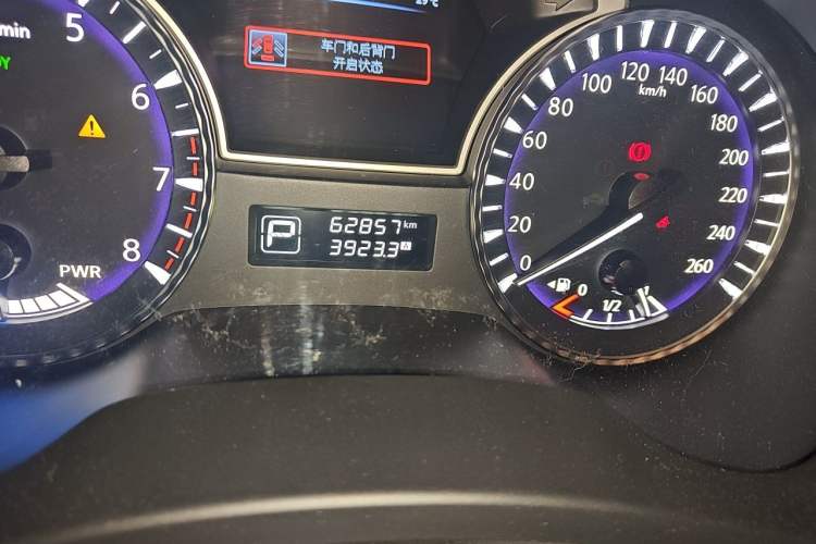 Used Infiniti QX60 2020 2.5 S/C Hybrid Two-Wheel-Drive Excellence Edition Odometer Close Up