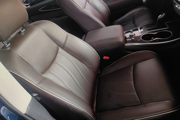 Used Infiniti QX60 2020 2.5 S/C Hybrid Two-Wheel-Drive Excellence Edition Right Front Seat