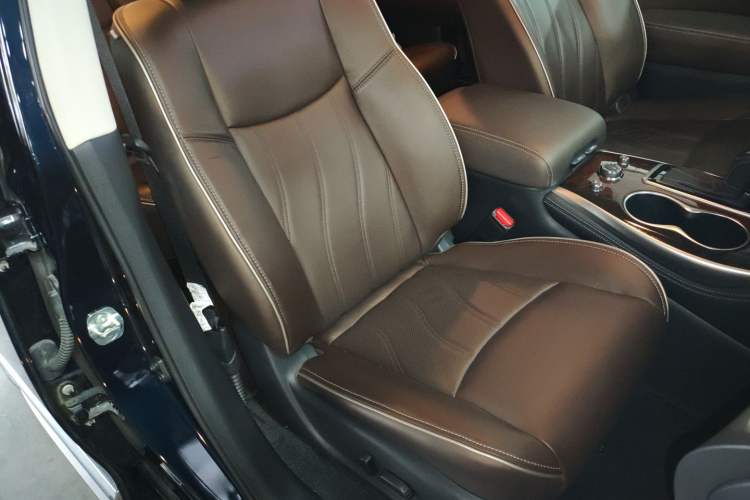 Used Infiniti QX60 2020 2.5 S/C Hybrid Two-Wheel-Drive Excellence Edition Right Front Seat