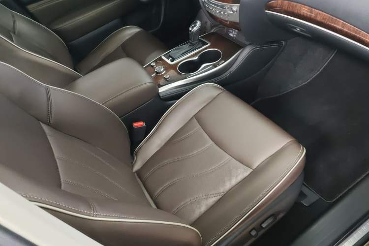 Used Infiniti QX60 2020 2.5 S/C Hybrid Two-Wheel-Drive Excellence Edition Right Front Seat