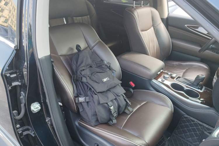 Used Infiniti QX60 2020 2.5 S/C Hybrid Two-Wheel-Drive Excellence Edition Right Front Seat
