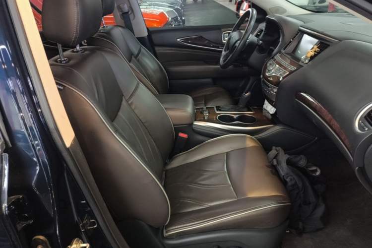 Used Infiniti QX60 2020 2.5 S/C Hybrid Two-Wheel-Drive Excellence Edition Right Front Seat