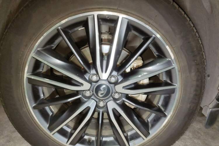 Used Infiniti QX60 2020 2.5 S/C Hybrid All-Wheel-Drive Versatile Edition Right Front Wheel Hub