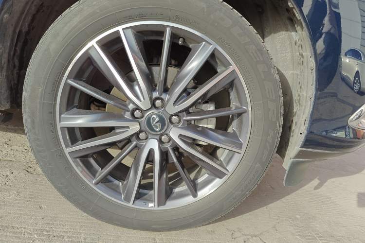Used Infiniti QX60 2020 2.5 S/C Hybrid Two-Wheel-Drive Excellence Edition Right Front Wheel Hub