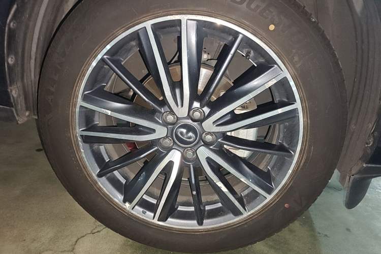 Used Infiniti QX60 2020 2.5 S/C Hybrid Two-Wheel-Drive Excellence Edition Right Front Wheel Hub