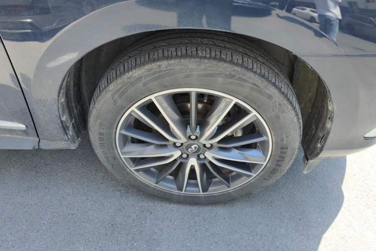 Used Infiniti QX60 2020 2.5 S/C Hybrid Two-Wheel-Drive Excellence Edition Right Front Wheel Hub
