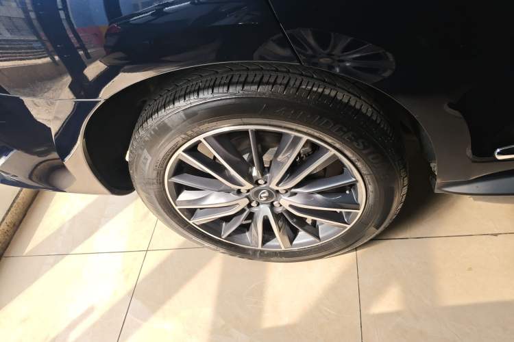 Used Infiniti QX60 2020 2.5 S/C Hybrid Two-Wheel-Drive Excellence Edition Right Rear Wheel Hub
