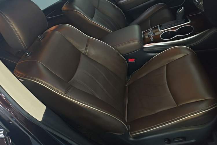 Used Infiniti QX60 2020 2.5 S/C Hybrid Two-Wheel-Drive Excellence Edition Right Front Seat
