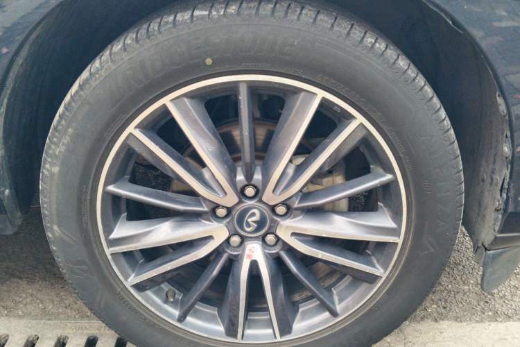 Used Infiniti QX60 2020 2.5 S/C Hybrid Two-Wheel-Drive Excellence Edition Right Front Wheel Hub