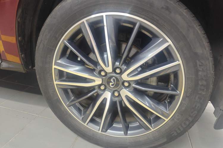 Used Infiniti QX60 2020 2.5 S/C Hybrid Two-Wheel-Drive Excellence Edition Right Front Wheel Hub