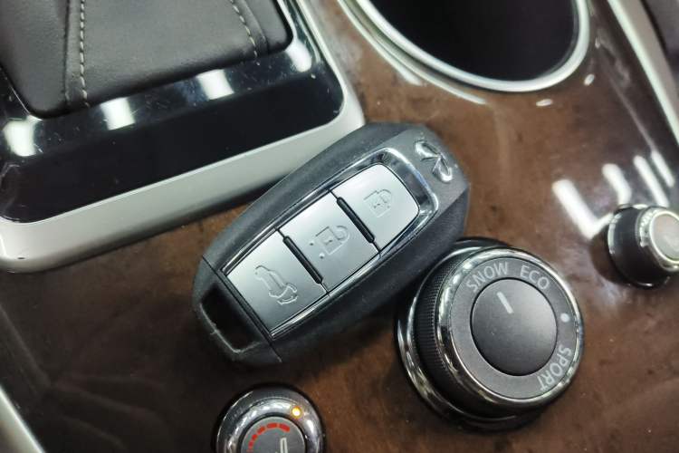 Used Infiniti QX60 2020 2.5 S/C Hybrid Two-Wheel-Drive Excellence Edition Interior 1