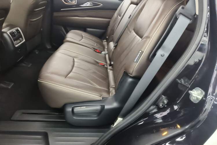 Used Infiniti QX60 2020 2.5 S/C Hybrid Two-Wheel-Drive Excellence Edition Left Rear Seat