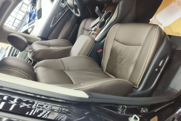 Used Infiniti QX60 2020 2.5 S/C Hybrid Two-Wheel-Drive Excellence Edition Right Front Seat