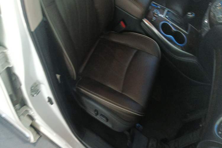 Used Infiniti QX60 2020 2.5 S/C Hybrid Two-Wheel-Drive Excellence Edition Right Front Seat