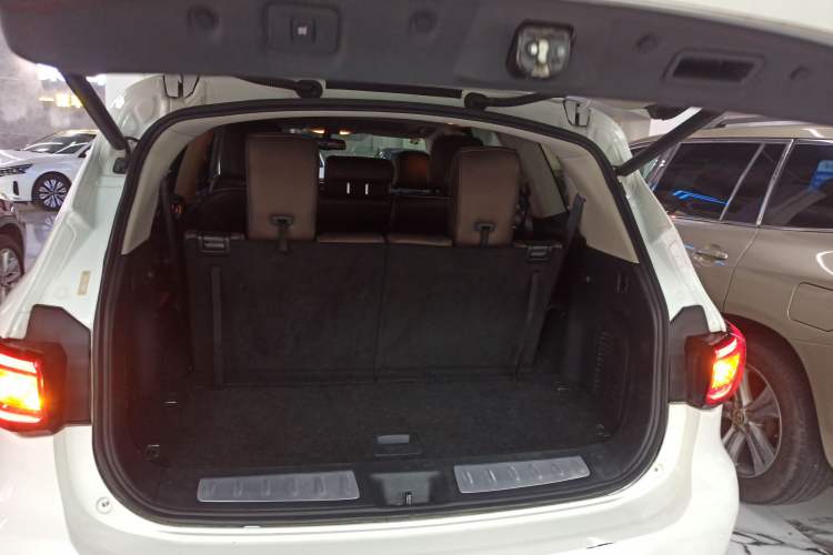 Used Infiniti QX60 2020 2.5 S/C Hybrid Two-Wheel-Drive Excellence Edition Trunk