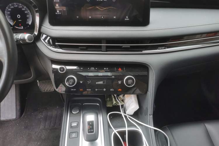Used Infiniti QX60 2022 2.0T Comfort Edition Audio And AC Panel