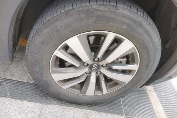 Used Infiniti QX60 2022 2.0T Comfort Edition Right Front Wheel Hub