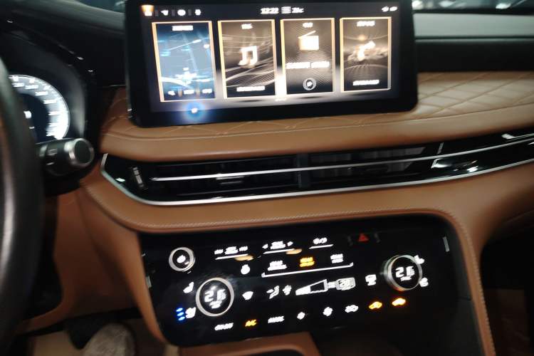 Used Infiniti QX60 2022 2.0T Four-Wheel Drive Flagship Edition Audio And AC Panel