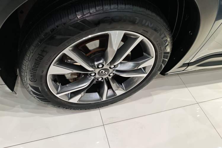 Used Infiniti QX60 2022 2.0T Four-Wheel Drive Excellence Edition Left Front Wheel Hub