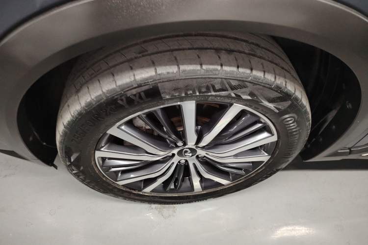 Used Infiniti QX60 2022 2.0T Four-Wheel Drive Flagship Edition Left Front Wheel Hub