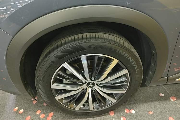 Used Infiniti QX60 2022 2.0T Four-Wheel Drive Flagship Edition Left Front Wheel Hub