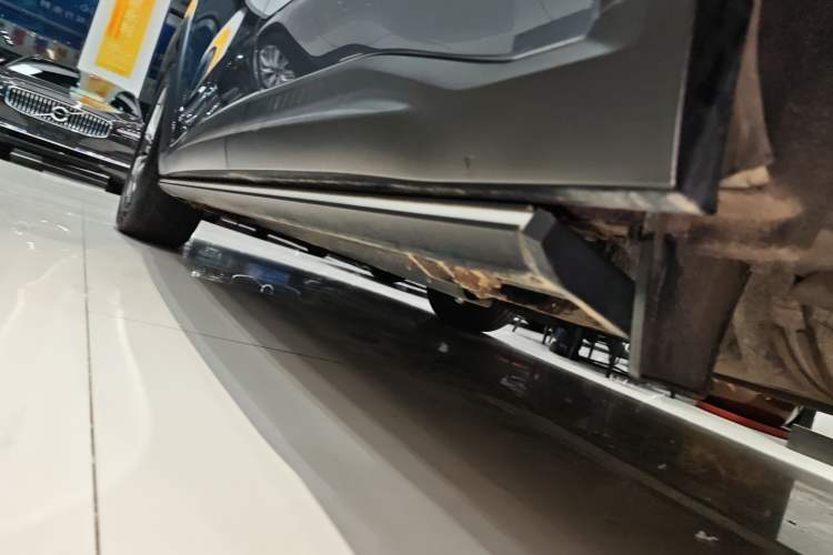 Used Infiniti QX60 2022 2.0T Four-Wheel Drive Excellence Edition Left Side Sill