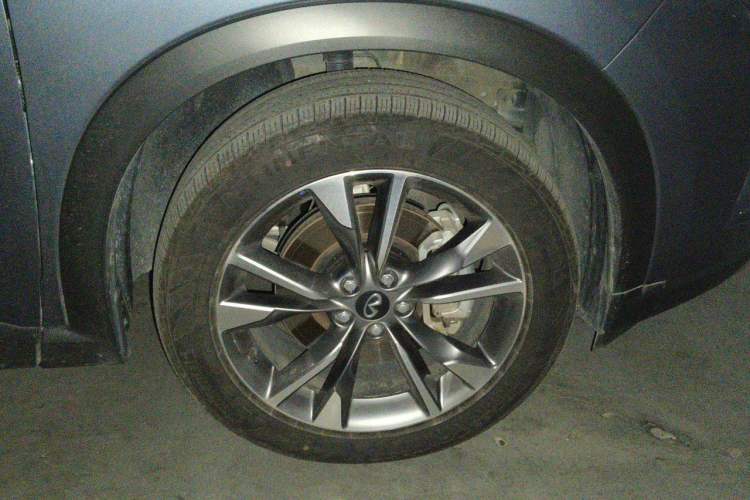 Used Infiniti QX60 2022 2.0T Four-Wheel Drive Excellence Edition Right Front Wheel Hub