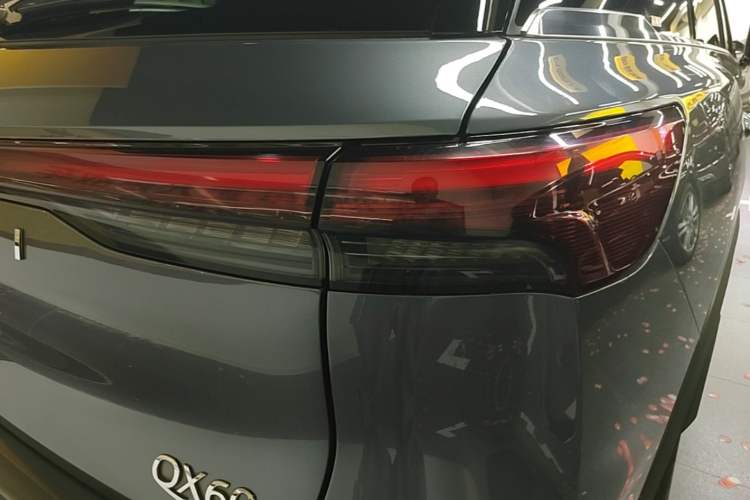 Used Infiniti QX60 2022 2.0T Four-Wheel Drive Flagship Edition Right Rear Taillight