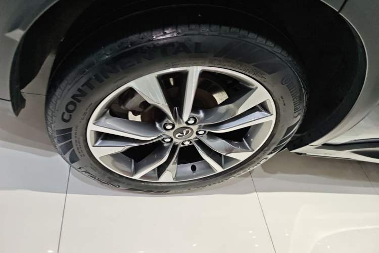 Used Infiniti QX60 2022 2.0T Four-Wheel Drive Excellence Edition Right Rear Wheel Hub