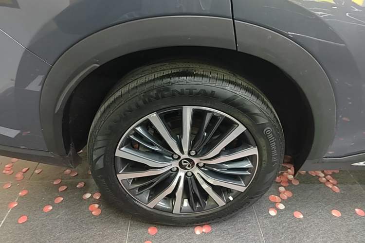 Used Infiniti QX60 2022 2.0T Four-Wheel Drive Flagship Edition Right Rear Wheel Hub