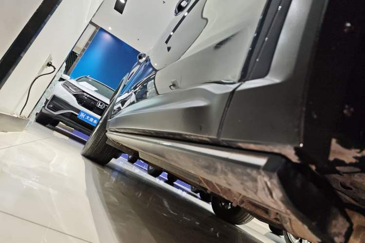 Used Infiniti QX60 2022 2.0T Four-Wheel Drive Excellence Edition Right Side Sill