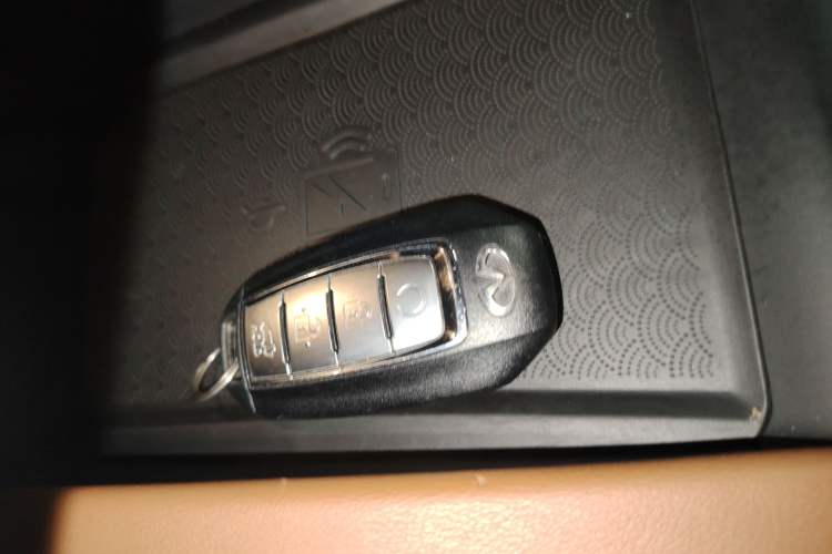 Used Infiniti QX60 2022 2.0T Four-Wheel Drive Flagship Edition Vehicle Key