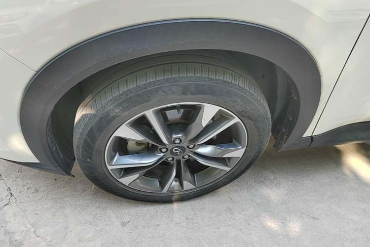 Used Infiniti QX60 2022 2.0T Four-Wheel Drive Excellence Edition Left Front Wheel Hub