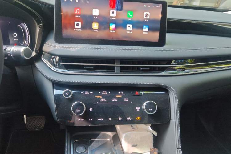 Used Infiniti QX60 2022 2.0T Elegant Edition Audio And AC Panel