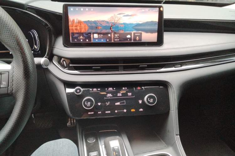 Used Infiniti QX60 2024 2.0T Elegant Edition Audio And AC Panel