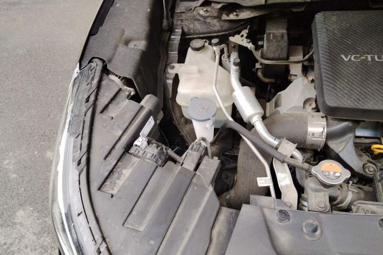 Used Infiniti QX60 2024 2.0T Elegant Edition Engine Bay Right