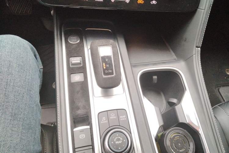 Used Infiniti QX60 2024 2.0T Elegant Edition Gear Lever