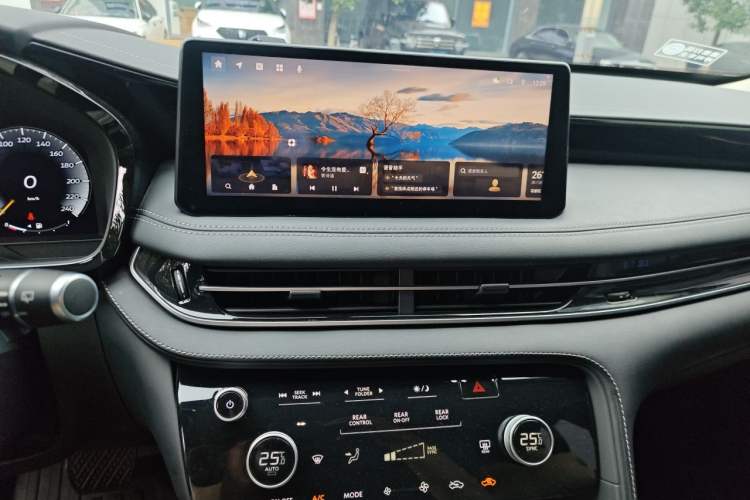 Used Infiniti QX60 2024 2.0T Elegant Edition Audio And AC Panel