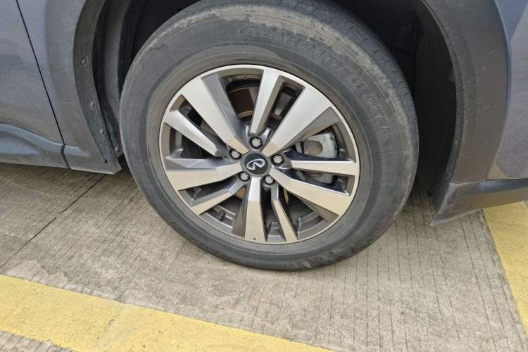 Used Infiniti QX60 2024 2.0T Elegant Edition Right Front Wheel Hub