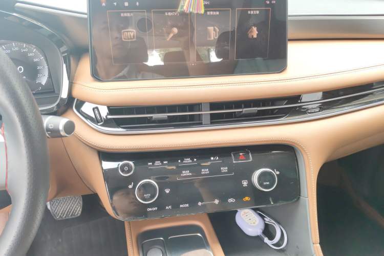 Used Infiniti QX60 2024 2.0T All-Wheel-Drive Excellence Edition Audio And AC Panel