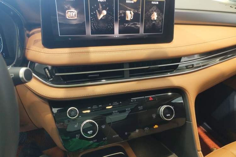 Used Infiniti QX60 2024 2.0T Four-Wheel Drive Luxury Edition Audio And AC Panel