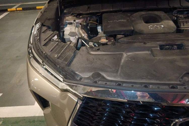 Used Infiniti QX60 2024 2.0T Four-Wheel Drive Luxury Edition Engine Bay Right