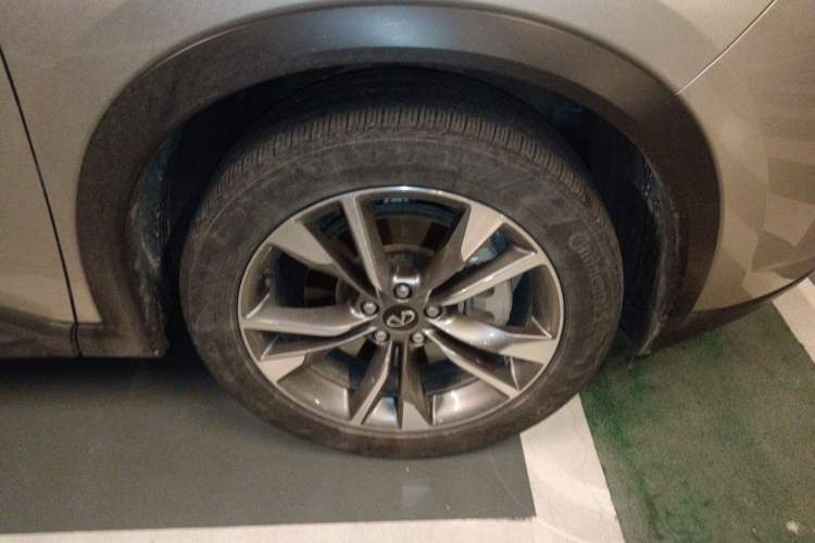 Used Infiniti QX60 2024 2.0T Four-Wheel Drive Luxury Edition Right Front Wheel Hub