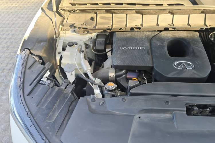 Used Infiniti QX60 2024 2.0T Four-Wheel Drive Luxury Edition Engine Bay Right