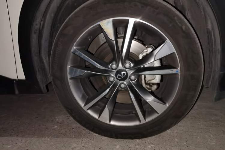 Used Infiniti QX60 2024 2.0T Four-Wheel Drive Luxury Edition Right Front Wheel Hub