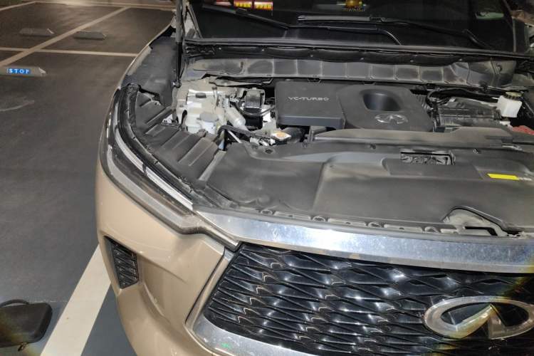 Used Infiniti QX60 2024 2.0T Four-Wheel Drive Luxury Edition Engine Bay Right
